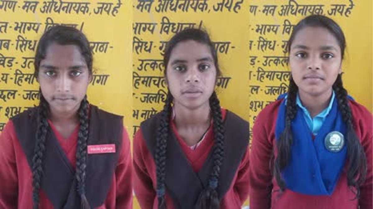 उत्तर प्रदेश : केजीबीवी की तीन छात्राएं राष्ट्रीय फुटबॉल प्रतियोगिता में दिखाएंगी जलवा